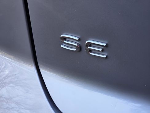 Used 2024 Volkswagen Atlas Cross Sport SE image 9