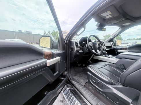 Used 2019 Ford F150 Lariat w/ Equipment Group 502A Luxury AWD/4WD image 9