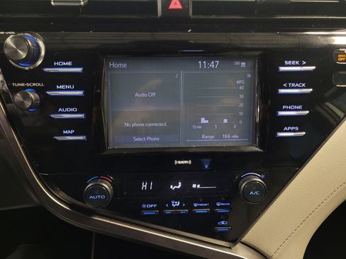 Used 2020 Toyota Camry SE FWD image 25