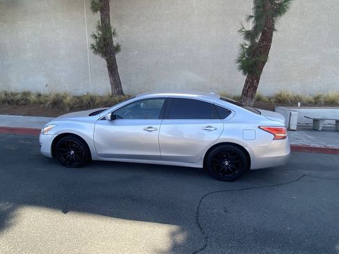 Used 2015 Nissan Altima 2.5 S w/ Power Driver Seat Package FWD image 4