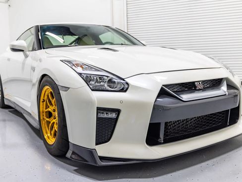 Used 2017 Nissan GT-R Premium w/ Premium Interior Package AWD/4WD image 36