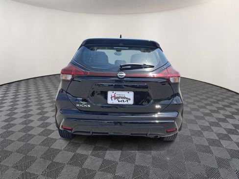 Used 2023 Nissan Kicks SR w/ SR Premium Package FWD image 5