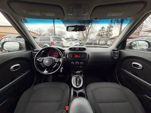 Used 2015 Kia Soul + image 10
