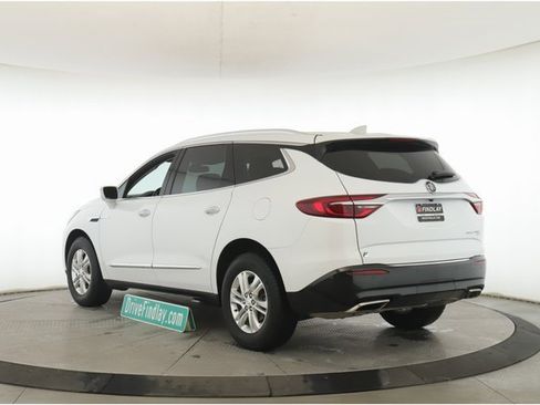 Used 2019 Buick Enclave Essence image 8