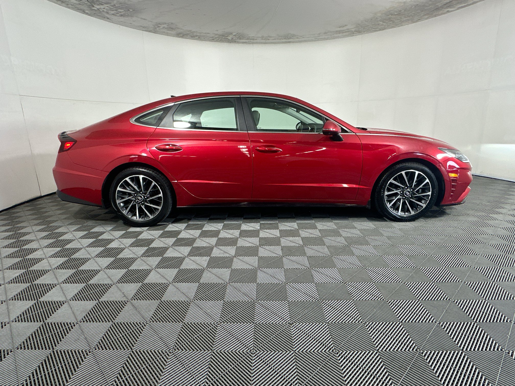 Used 2020 Hyundai Sonata Limited FWD image 2