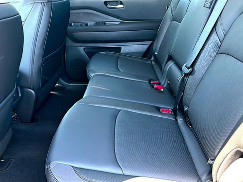 New 2026 Nissan Pathfinder SL FWD image 15