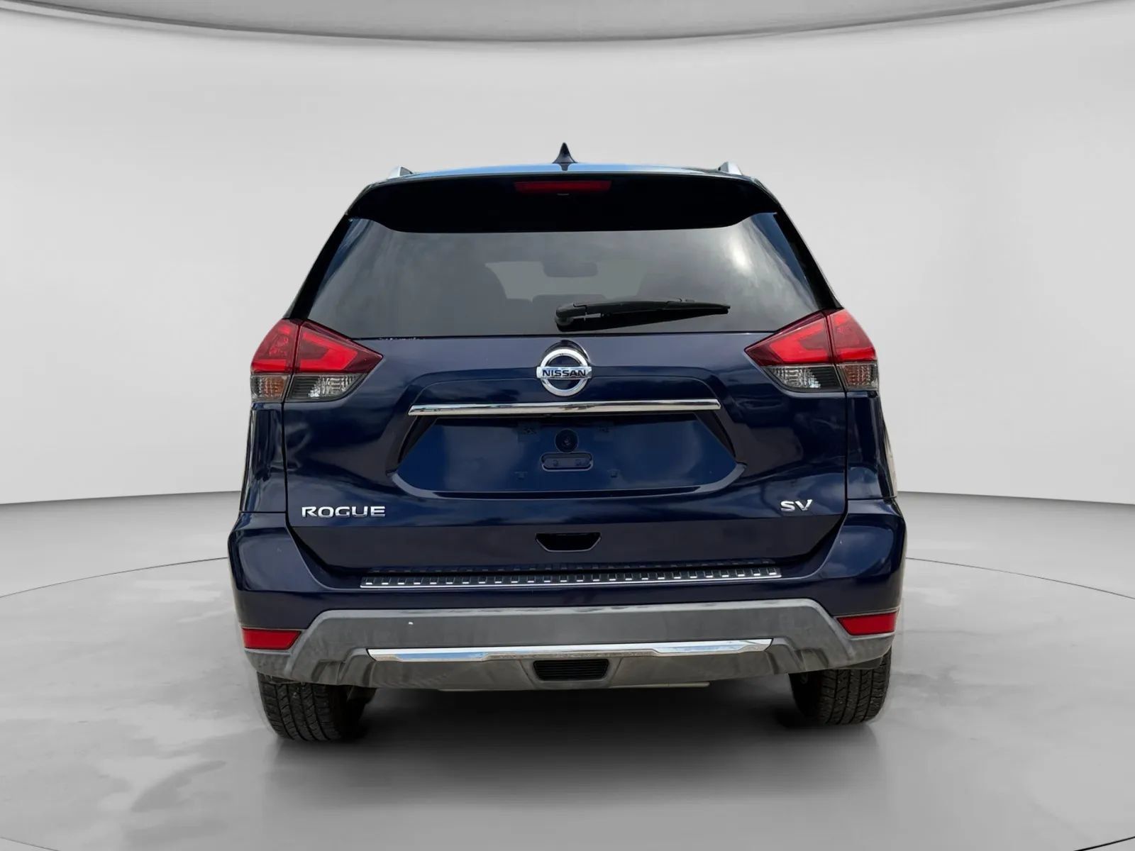 Used 2018 Nissan Rogue SV w/ Premium Package FWD image 4