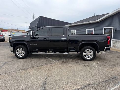 Used 2022 Chevrolet Silverado 2500 LTZ image 2