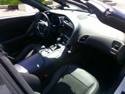 Used 2015 Chevrolet Corvette Z06 w/ 3LZ Preferred Equipment Group RWD image 38