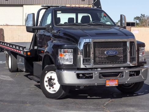 Used 2023 Ford F650 2WD Regular Cab Super Duty image 2
