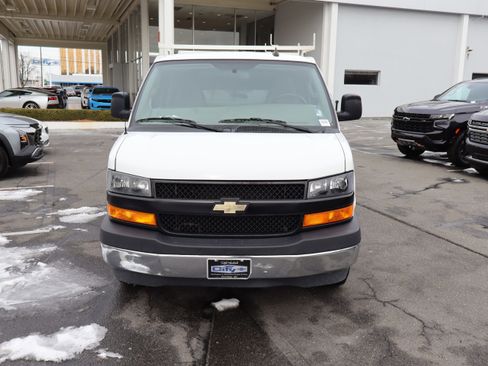 Used 2022 Chevrolet Express 3500 Extended w/ Driver Convenience Package image 3
