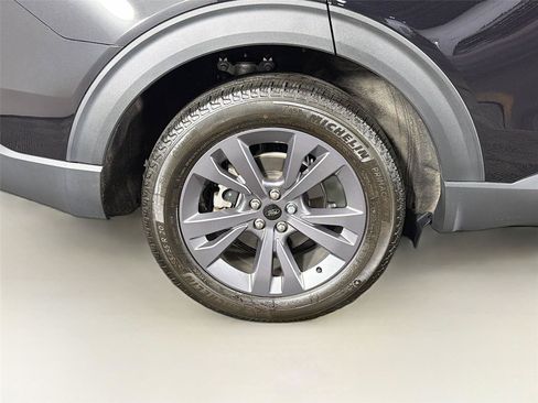 Used 2024 Ford Explorer XLT w/ Equipment Group 202A AWD/4WD image 34