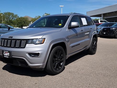 Used 2019 Jeep Grand Cherokee Altitude AWD/4WD image 2