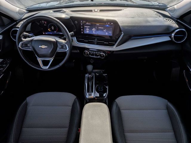 Used 2025 Chevrolet Trax LT w/ Driver Confidence Package FWD image 13