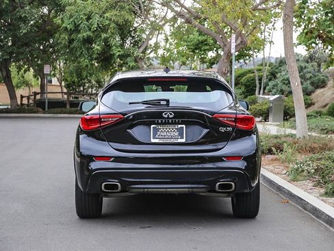 Used 2017 INFINITI QX30 image 6