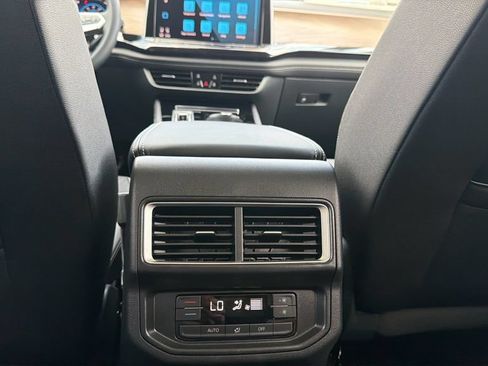 New 2026 Volkswagen Atlas SE FWD image 27