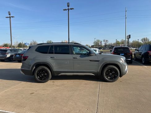 New 2026 Volkswagen Atlas Peak Edition AWD/4WD image 4