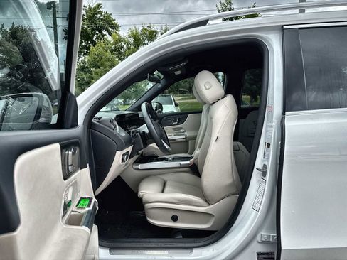 Used 2025 Mercedes-Benz GLB 250 image 2