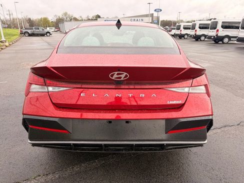 Used 2025 Hyundai Elantra Limited w/ Cargo Package image 6