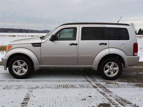 Used 2011 Dodge Nitro SXT image 3