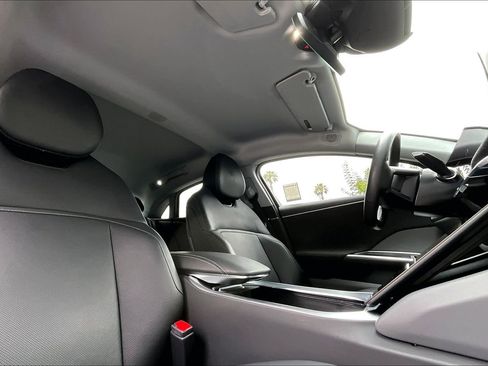 Used 2025 Lucid Air Pure RWD image 22