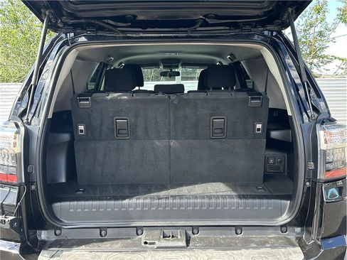 Used 2019 Toyota 4Runner SR5 AWD/4WD image 36