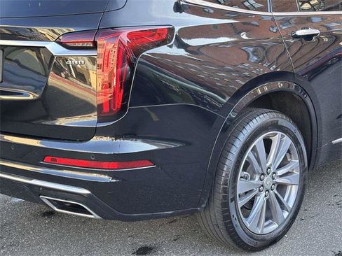 Used 2025 Cadillac XT6 Premium Luxury image 10