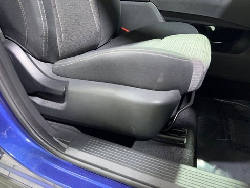 Used 2023 Nissan Rogue SV image 37