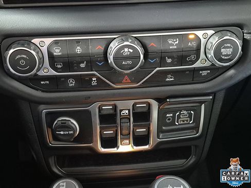 Used 2025 Jeep Wrangler Unlimited Sahara AWD/4WD image 20