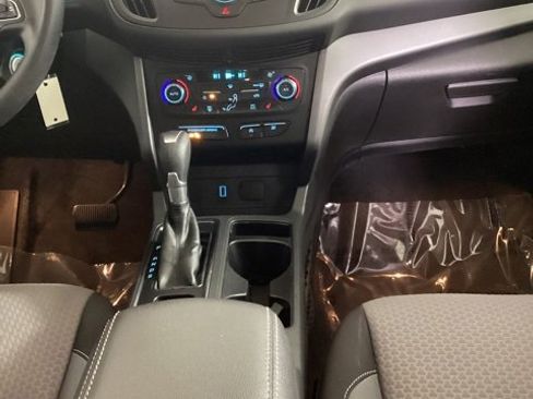 Used 2017 Ford Escape SE w/ SE Cold Weather Package image 19