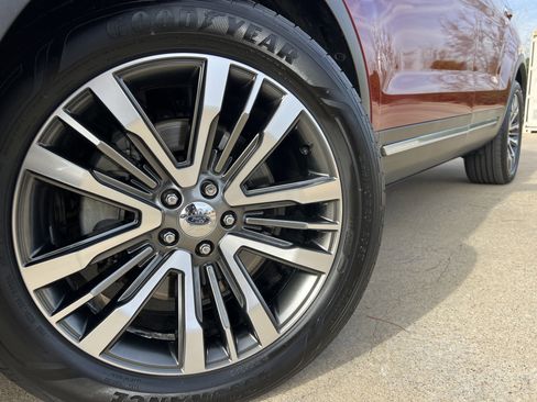 Used 2016 Ford Explorer Platinum image 16