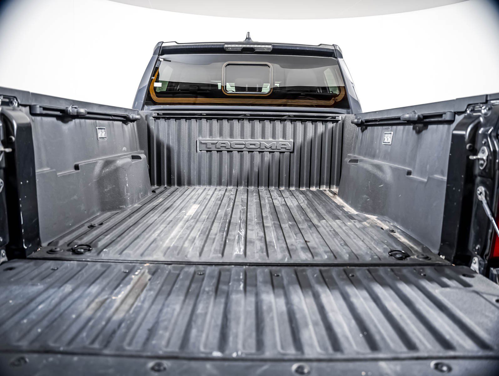 Used 2024 Toyota Tacoma SR5 AWD/4WD image 5