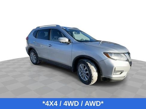 Used 2017 Nissan Rogue SV w/ SV Premium Package image 2