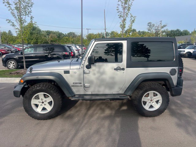 Used 2016 Jeep Wrangler Sport w/ Mopar Black Appearance Group AWD/4WD image 8