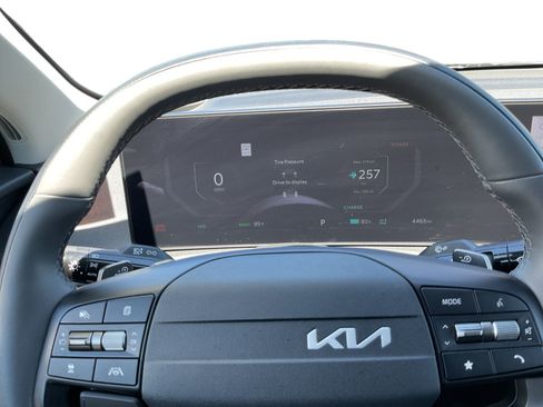 Used 2025 Kia EV6 Light RWD image 12