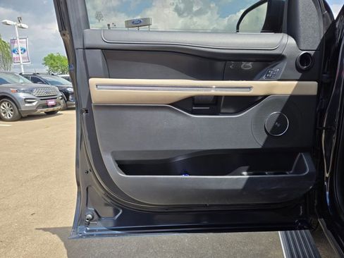 Used 2023 Ford Expedition Max Limited image 11