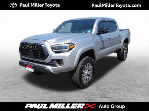 Used 2020 Toyota Tacoma Limited AWD/4WD image 1