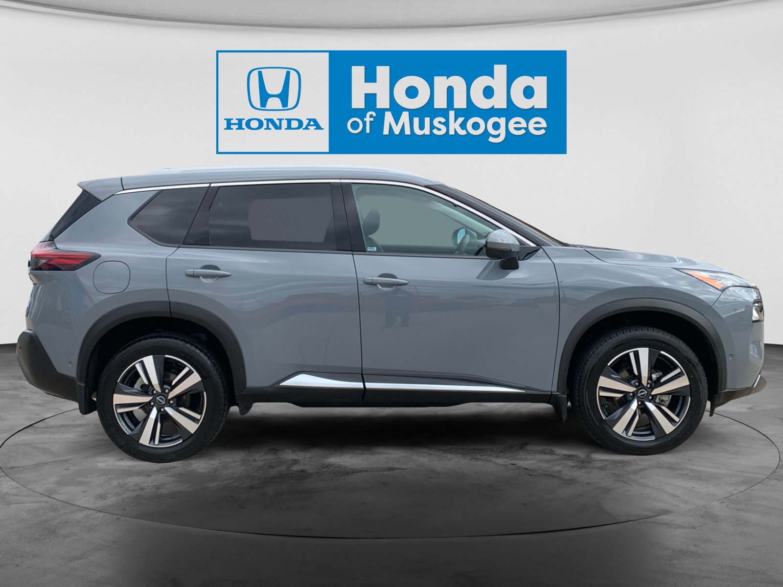 Used 2023 Nissan Rogue SL w/ SL Premium Package FWD image 4