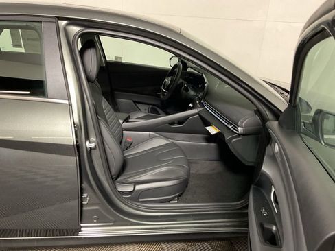 New 2026 Hyundai Elantra Limited FWD image 38