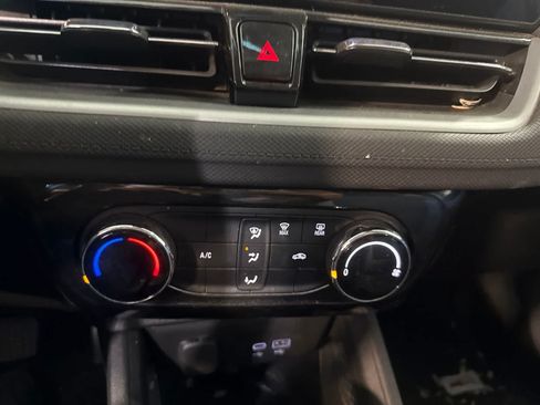 Used 2024 Chevrolet TrailBlazer LT AWD/4WD image 28