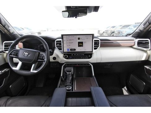 Used 2025 Toyota Sequoia Capstone w/ Tow Technology Package AWD/4WD image 9