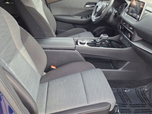Used 2023 Nissan Rogue SV image 6