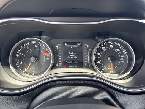 Used 2021 Jeep Cherokee Latitude Plus AWD/4WD image 28