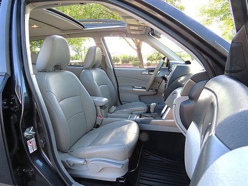 Used 2013 Subaru Forester 2.5X Premium w/ All-Weather Plus Pkg AWD/4WD image 18