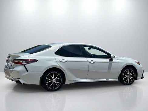 Used 2023 Toyota Camry SE FWD image 4