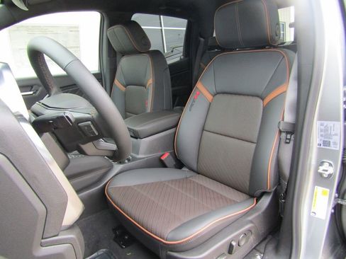 New 2026 GMC Canyon AT4 w/ AT4 Premium Package AWD/4WD image 23
