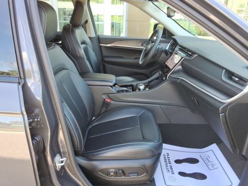 Used 2023 Jeep Grand Cherokee Limited AWD/4WD image 34
