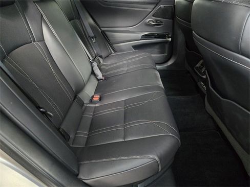 Certified 2022 Lexus ES 300h w/ Luxury Package image 22