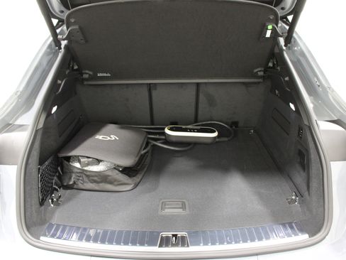 Used 2025 Porsche Cayenne Turbo AWD/4WD image 26