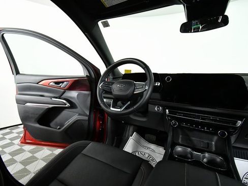 Used 2024 Chevrolet Traverse Z71 image 19